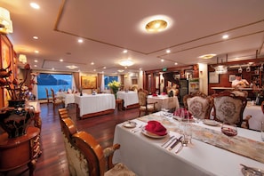 Breakfast, lunch, dinner served; local and international cuisine