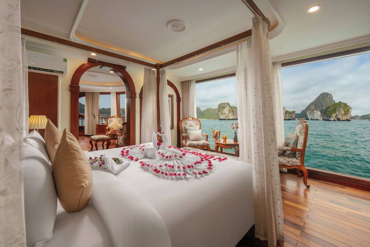 Suite Royal, balcón, vista al océano | Sábanas de algodón egipcio, ropa de cama de alta calidad y edredón 