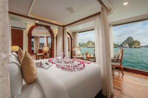 Royal Suite Private Balcony | Egyptian cotton sheets, premium bedding, down comforters, free minibar - Emperor Cruises Legacy Halong (Ha Long)