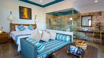 Suite Double or Twin, Balcony | Minibar, in-room safe, desk, blackout drapes