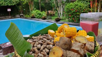 Breakfast (IDR 60000 per person)