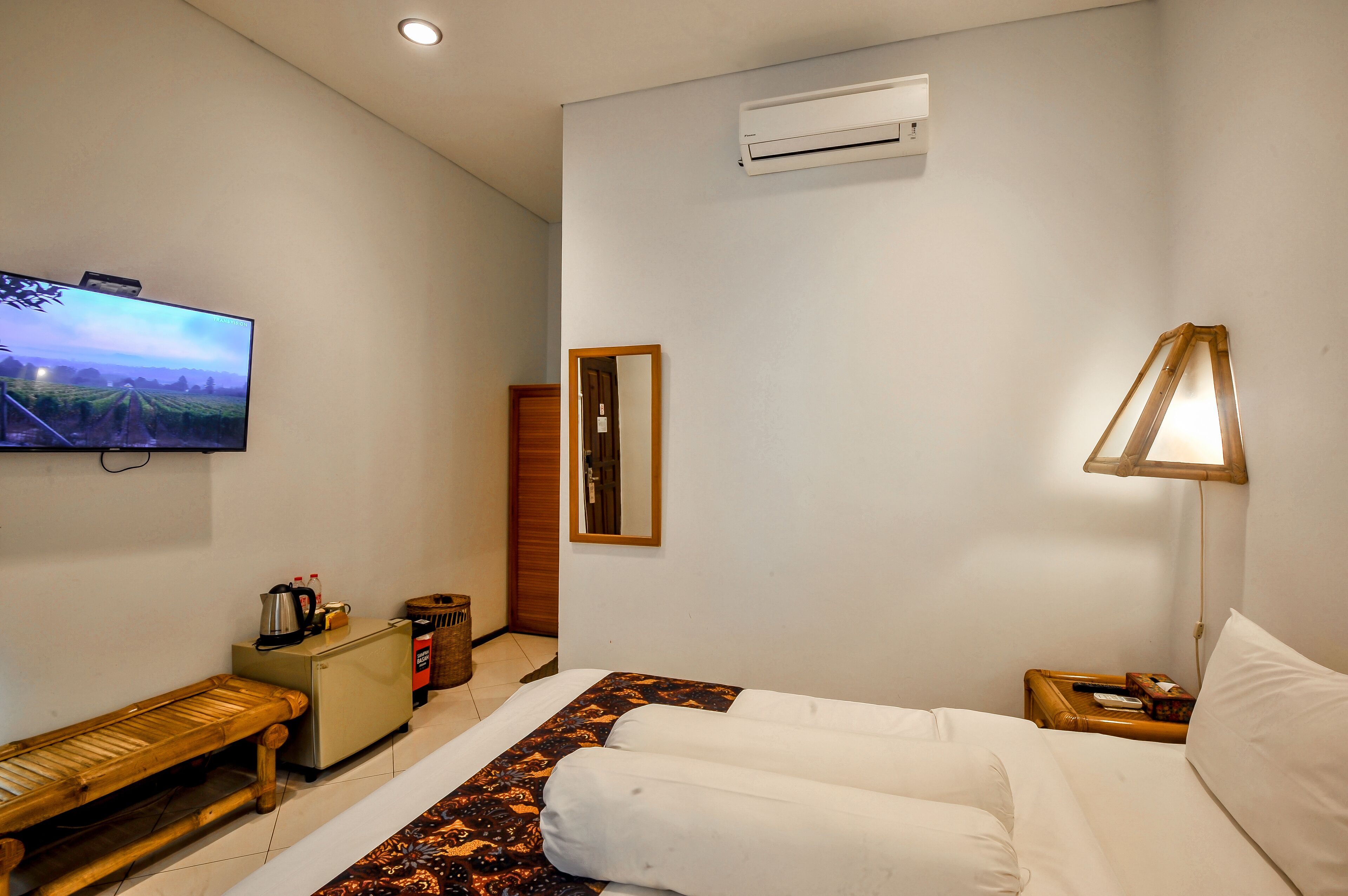 standard room | premium bedding, minibar, in-room safe, desk