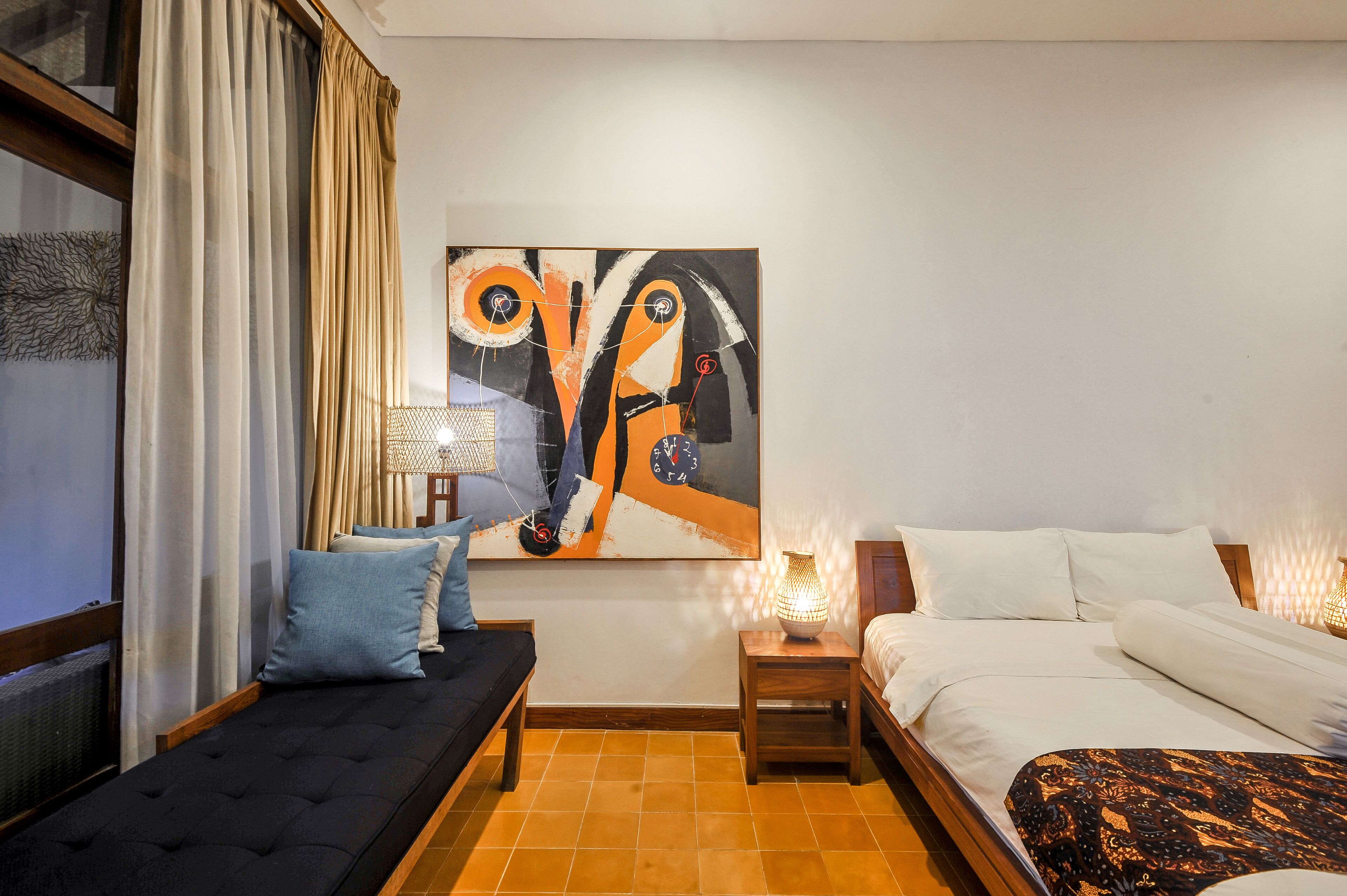 deluxe room | premium bedding, minibar, in-room safe, desk