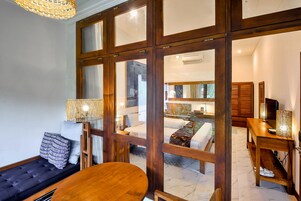 高级房 | 高档床上用品、迷你吧、客房内保险箱、办公桌