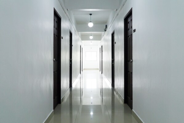 Hallway - Baan Mai Guest House (Bangkok)