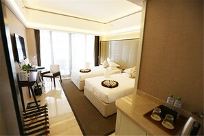 Deluxe Room | Minibar, in-room safe, desk, blackout curtains - Sanya Ziyue Conifer Hotel (Sanya)