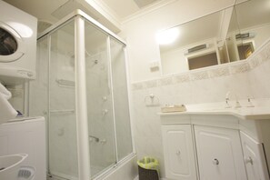 Family Apartment, 2 Bedrooms | Bathroom