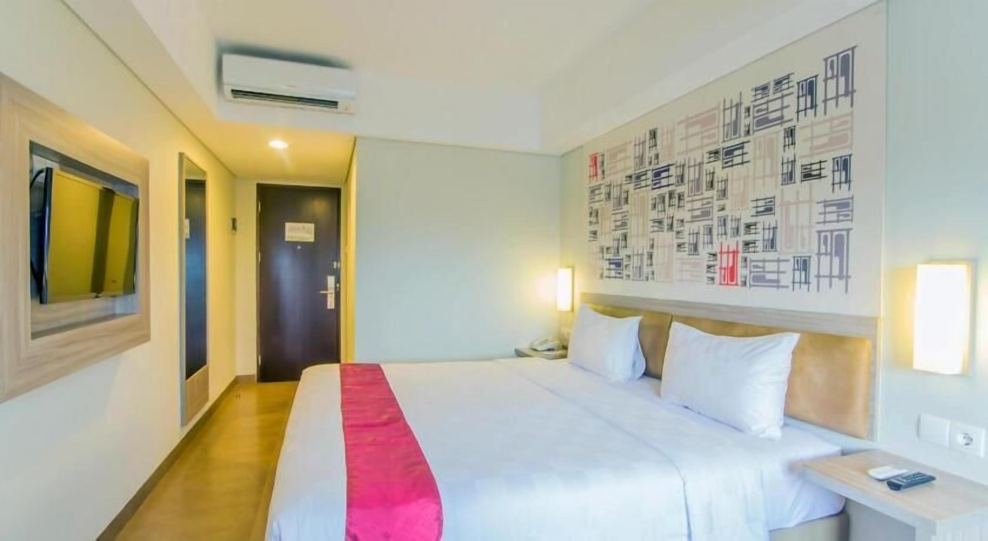 In-room safe, desk, free WiFi, bed sheets