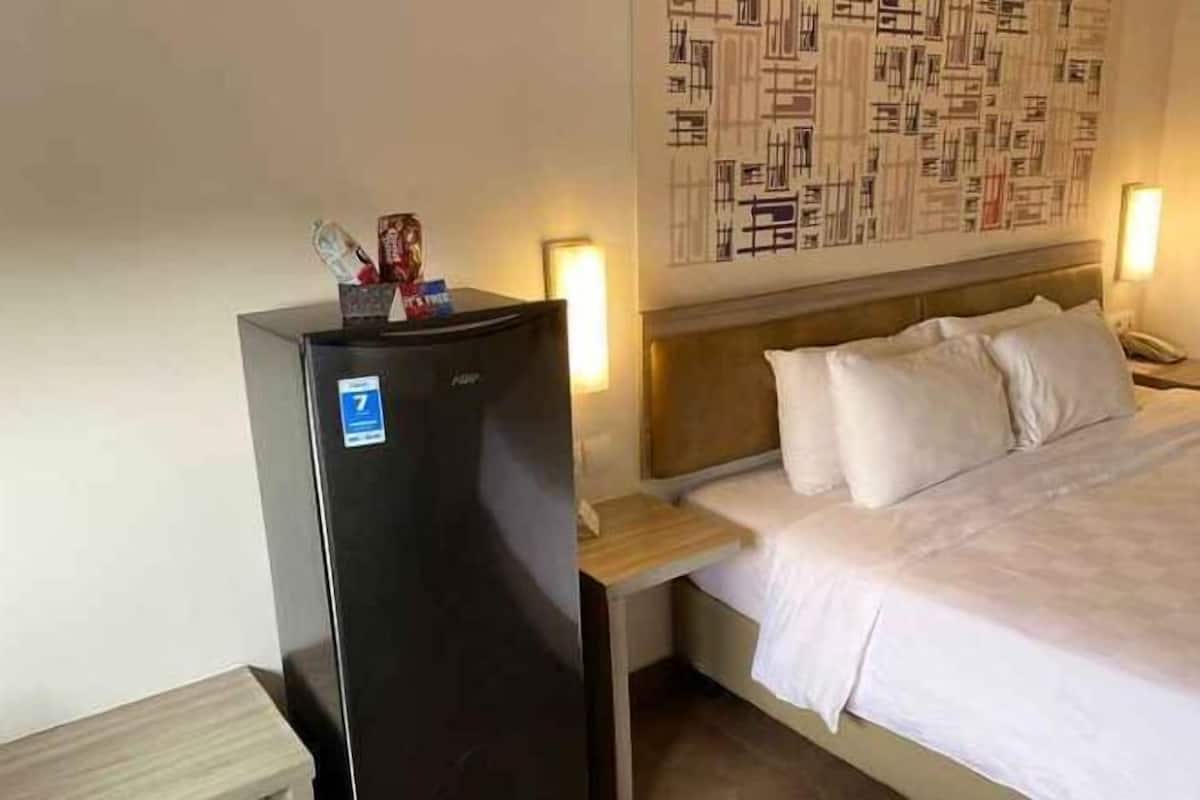 Coffre-fort, bureau, accès au Wi-Fi (inclus), literie fournie