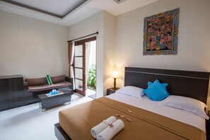 Deluxe Room, Kitchenette | Bar mini, meja, Wi-fi percuma 