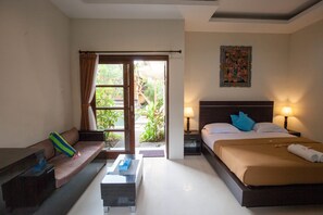 Deluxe Room, Kitchenette | Minibar, desk, free WiFi - Kubu Munggu Homestay (Denpasar)