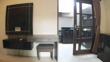 Deluxe Room, Kitchenette | Private kitchenette