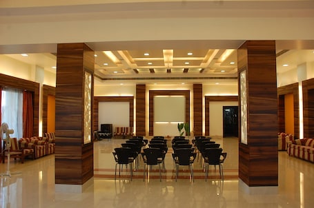 Meeting facility. City Inn