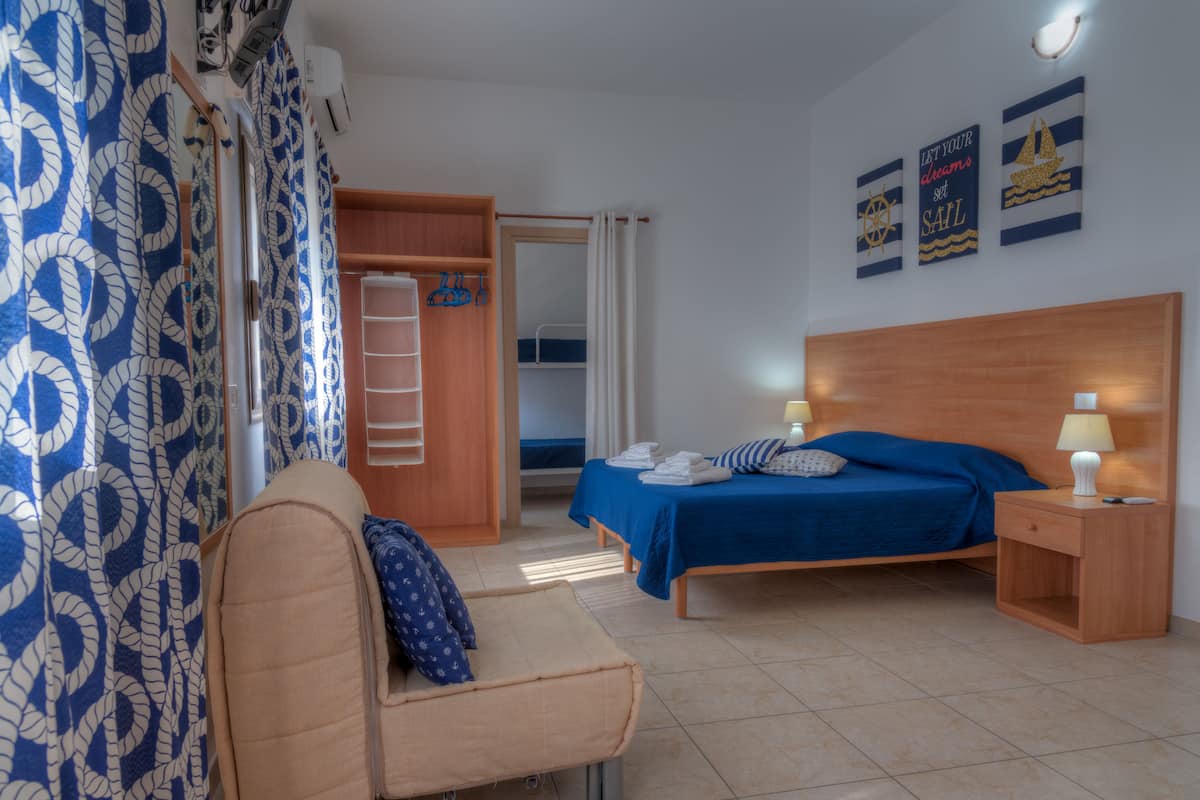 Suite | Memory foam beds, desk, blackout drapes, WiFi (free)