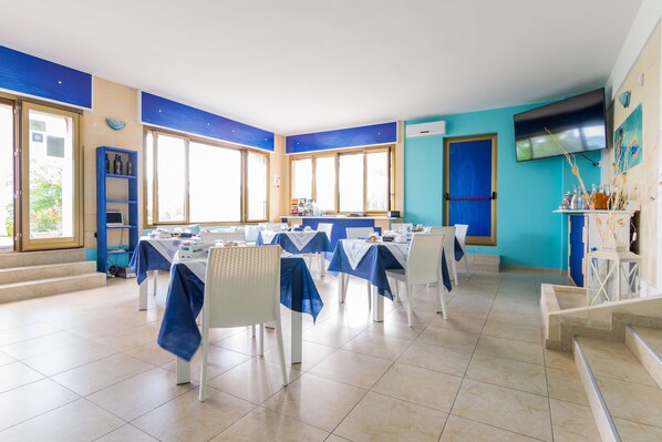 Se ofrece un desayuno bufé (5 EUR por persona)
