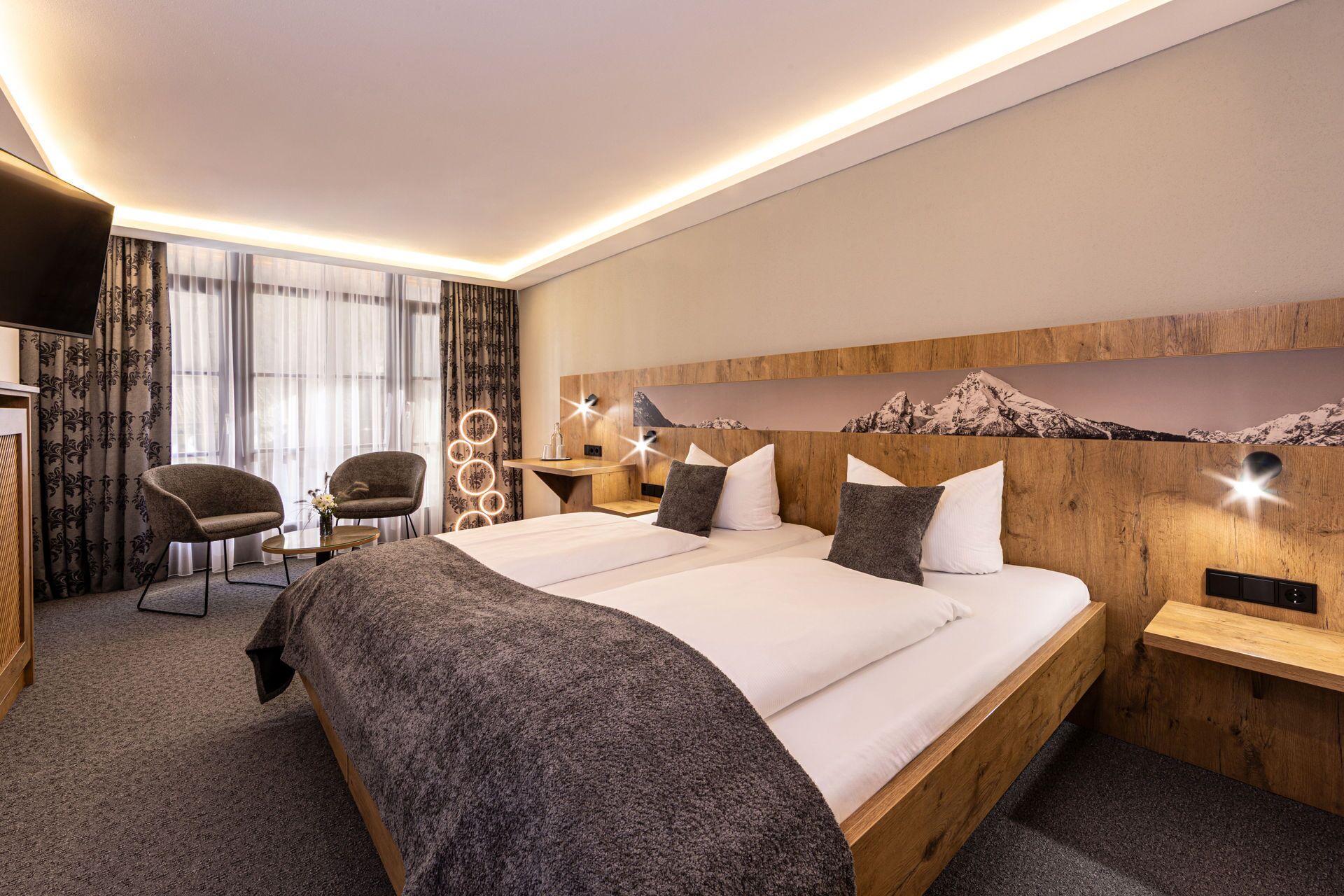 Chambre Standard double, vue sur la montagne | Literie hypoallergénique, coffre-fort, bureau, rideaux d’obscurcissement