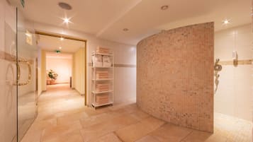 Indoor spa tub