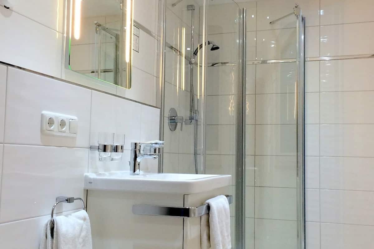 standard double room, mountain view | bathroom | free toiletries, hair dryer, towels