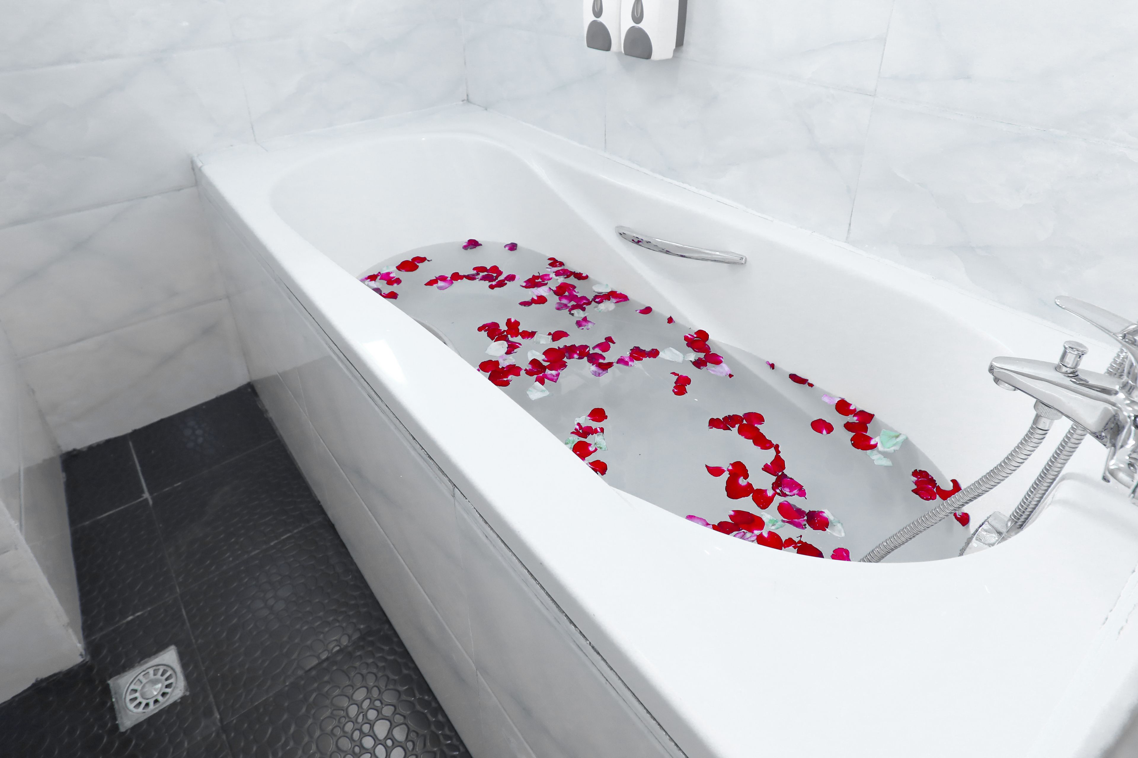 suite | bathroom | deep-soaking bathtub, rainfall showerhead, free toiletries, towels