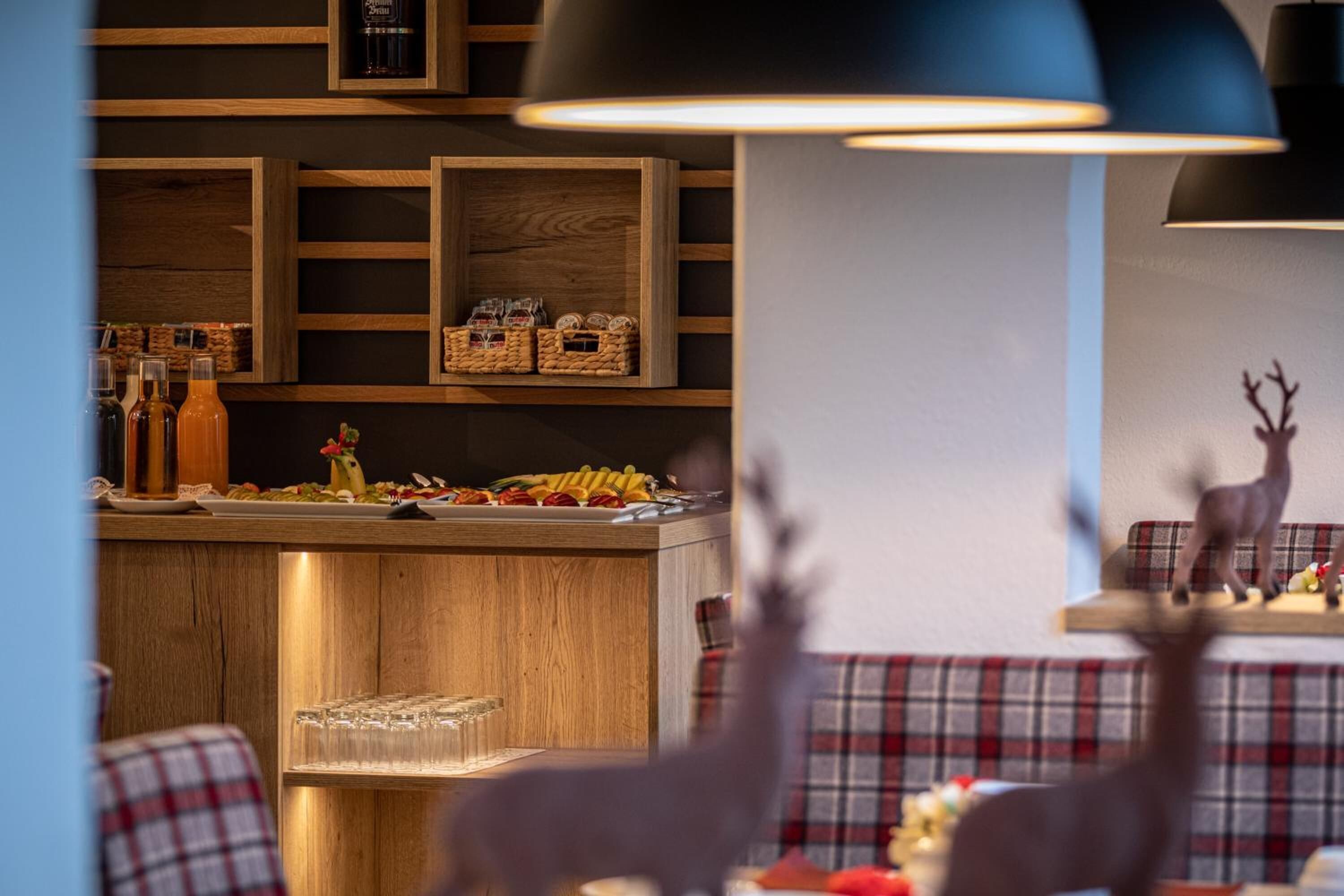A restaurant with wooden shelves, wicker baskets, and a plaid tablecloth.