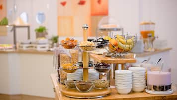 Tägliches Frühstücksbuffet gegen Gebühr