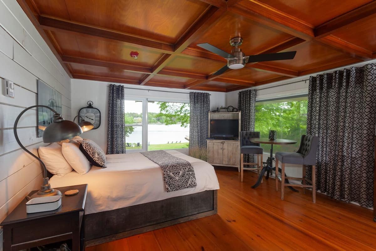 Standard Suite, 1 Queen Bed, Non Smoking | Pillowtop beds, blackout drapes, iron/ironing board, rollaway beds