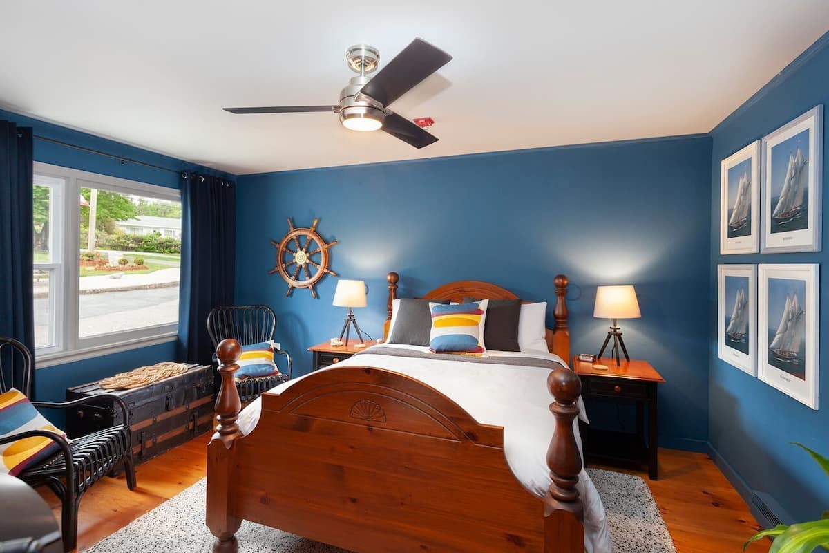 Standard Room, 1 Queen Bed | Pillowtop beds, blackout drapes, iron/ironing board, rollaway beds