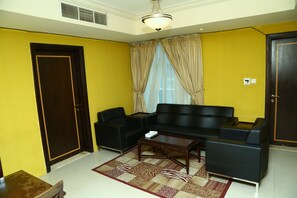 Suite, 1 Bedroom | Living area