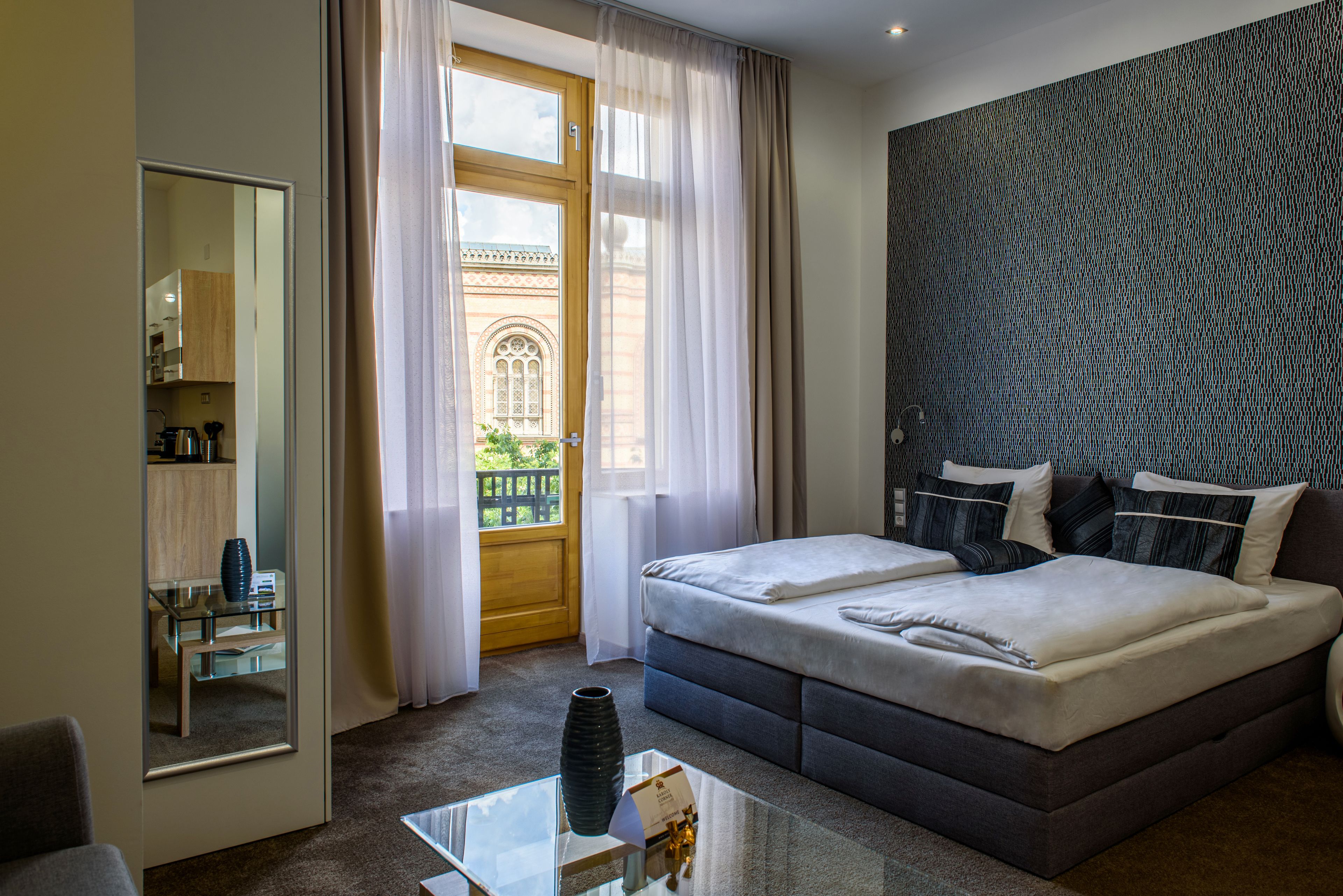 Executive Apartment, 1 King Bed, Non Smoking | In-room safe, individually furnished, desk, blackout drapes