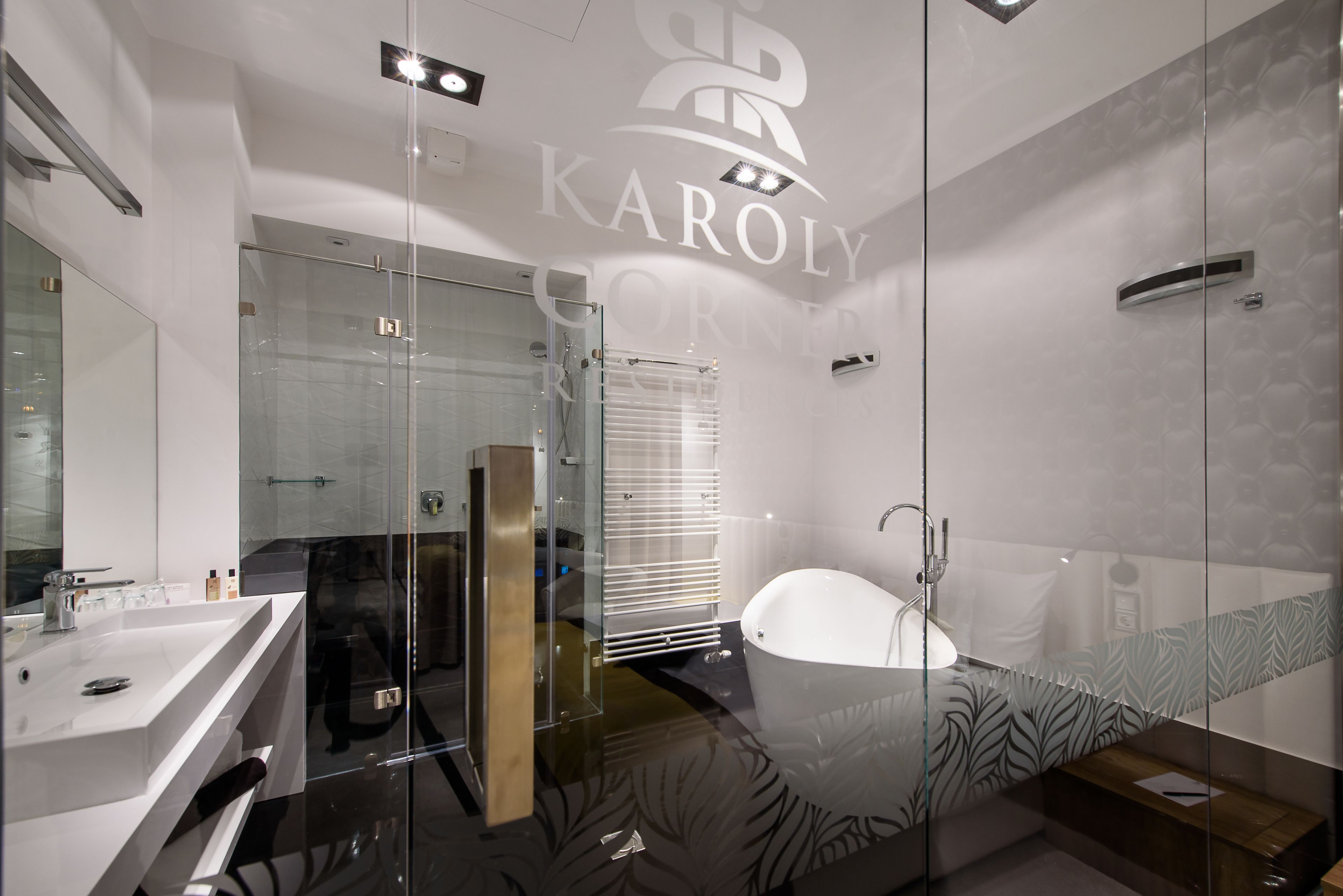 Apartamento luxo, 1 cama King, para não fumantes | Banheiro | Produtos de toalete grátis, secador de cabelo (mediante solicitação)