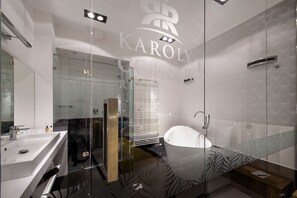 Departamento Deluxe, 1 cama King size, para no fumadores | Baño | Amenidades de baño gratuitas, secadora de cabello, toallas 