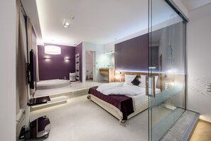 Deluxe appartement, 1 kingsize bed, niet-roken | Een kluis op de kamer, individueel gemeubileerd, een bureau