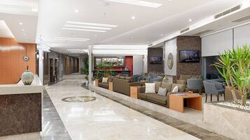 Área de estar no saguão