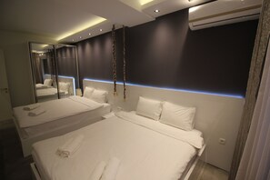 Superior Suite, 4 Bedrooms, Balcony | Egyptian cotton sheets, premium bedding, pillowtop beds - Maxela Apartments (Tbilisi)