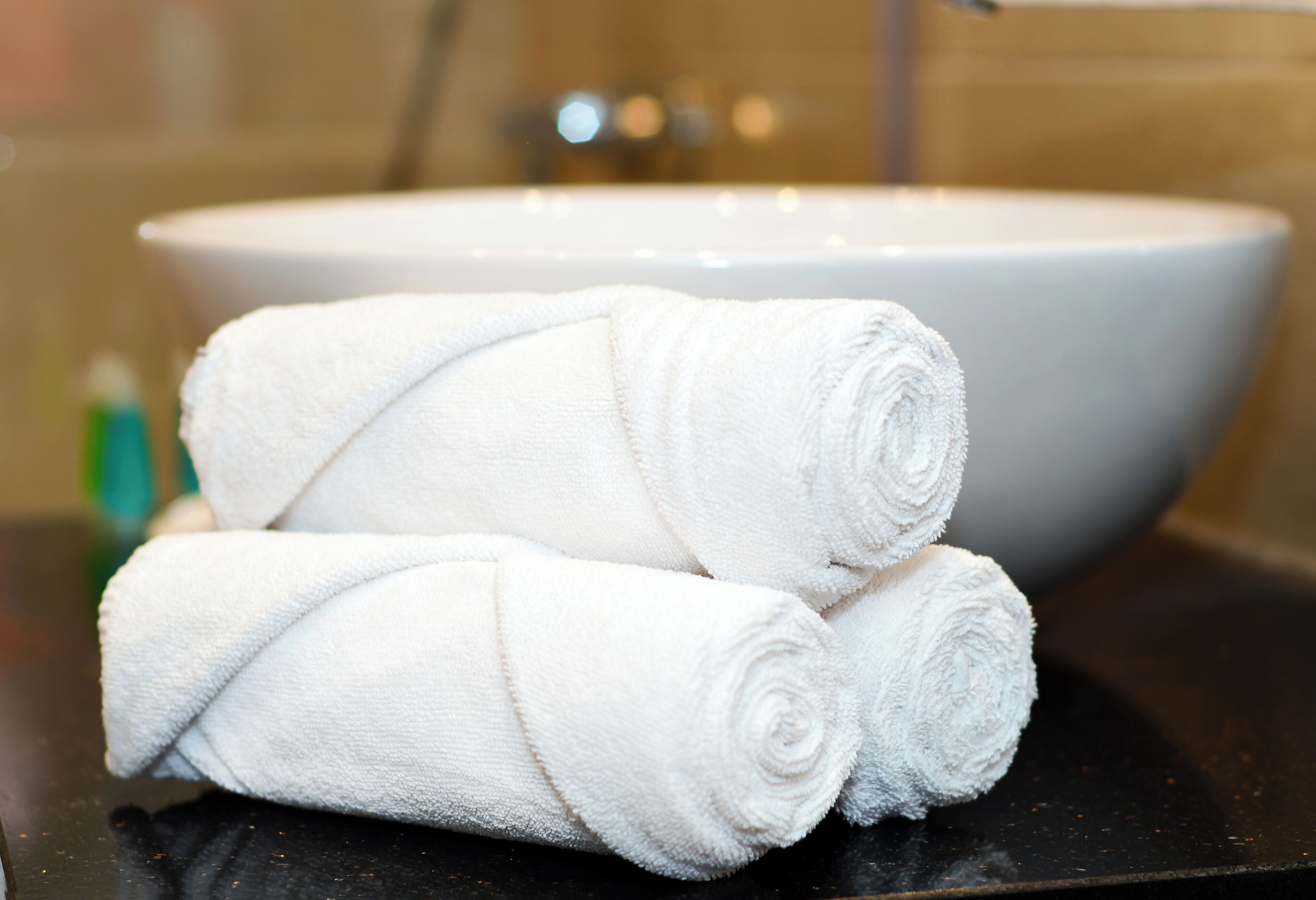 deluxe room, city view | bathroom | hydromassage showerhead, free toiletries, hair dryer, slippers