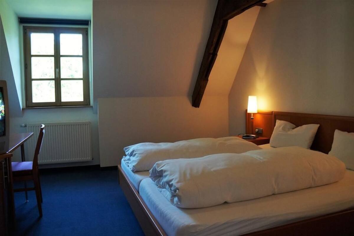 Business Double or Twin Room, Park View | Minibar, in-room safe, desk, soundproofing