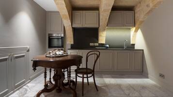 Hatley, Duplex Suite | Private kitchen | Fridge, coffee/tea maker, electric kettle