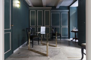 Lobby sitting area - The Coleridge (Valletta)