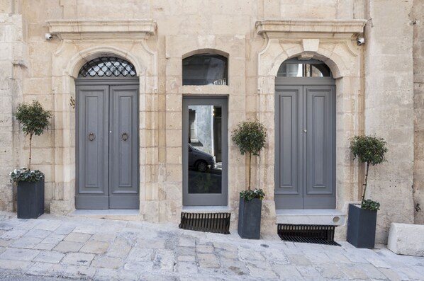 Exterior detail - The Coleridge (Valletta)