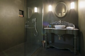 Stanhope | Bathroom | Free toiletries, hair dryer, bathrobes, slippers - The Coleridge (Valletta)