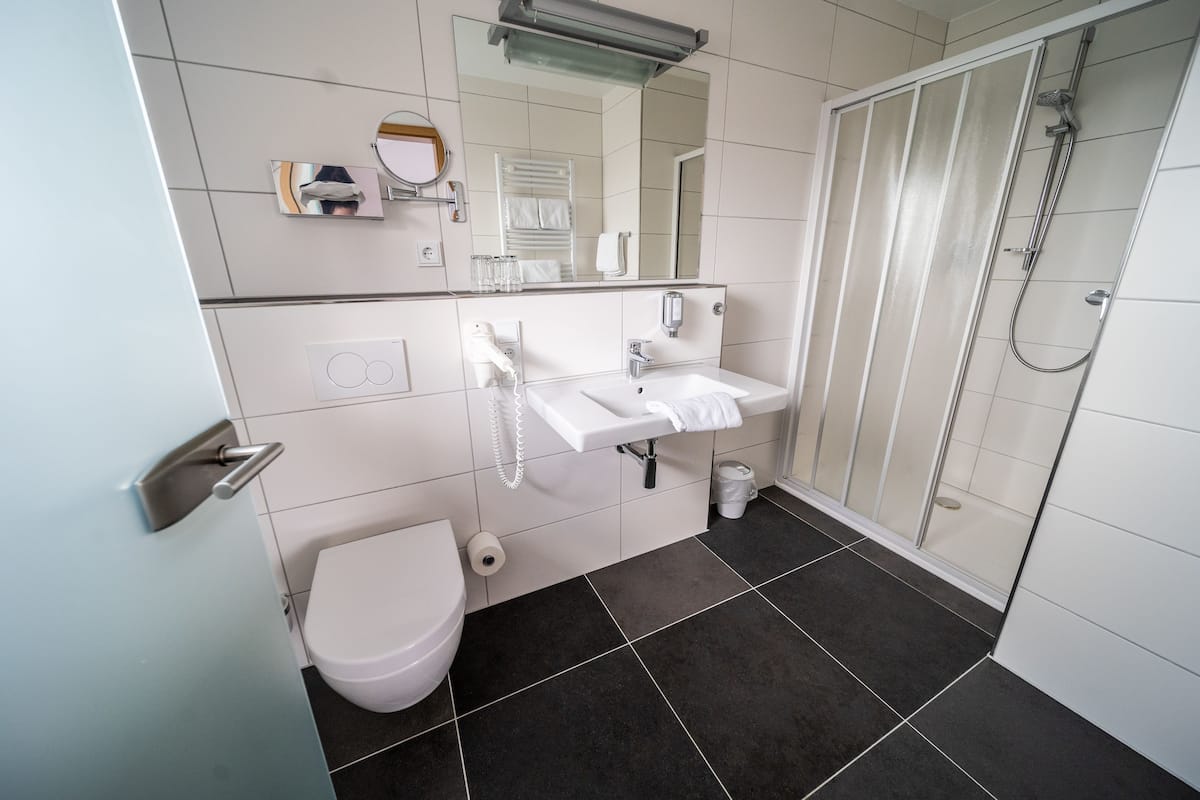 double room, balcony | bathroom shower