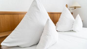 Doppelzimmer | Schreibtisch, kostenlose Babybetten, kostenloses WLAN, Bettwäsche