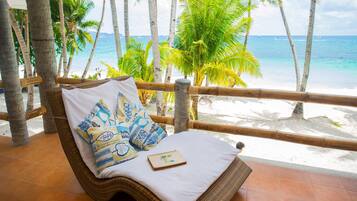 Mabuhay Beach House - 4 Bedroom Villa | Balcony view