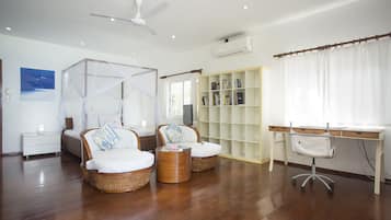 别墅, 4 间卧室 (Mabuhay Beach House) | 3 多间卧室、客房内保险箱、遮光窗帘、免费 WiFi