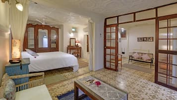 Suite Deluxe, 1 très grand lit, vue ville | Bureau, fer et planche à repasser, Wi-Fi gratuit