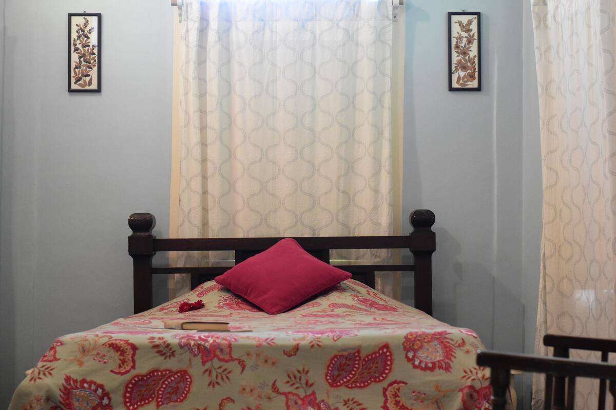 Traditional Double Room, 2 Double Beds, City View | Desk, iron/ironing board, WiFi (free)