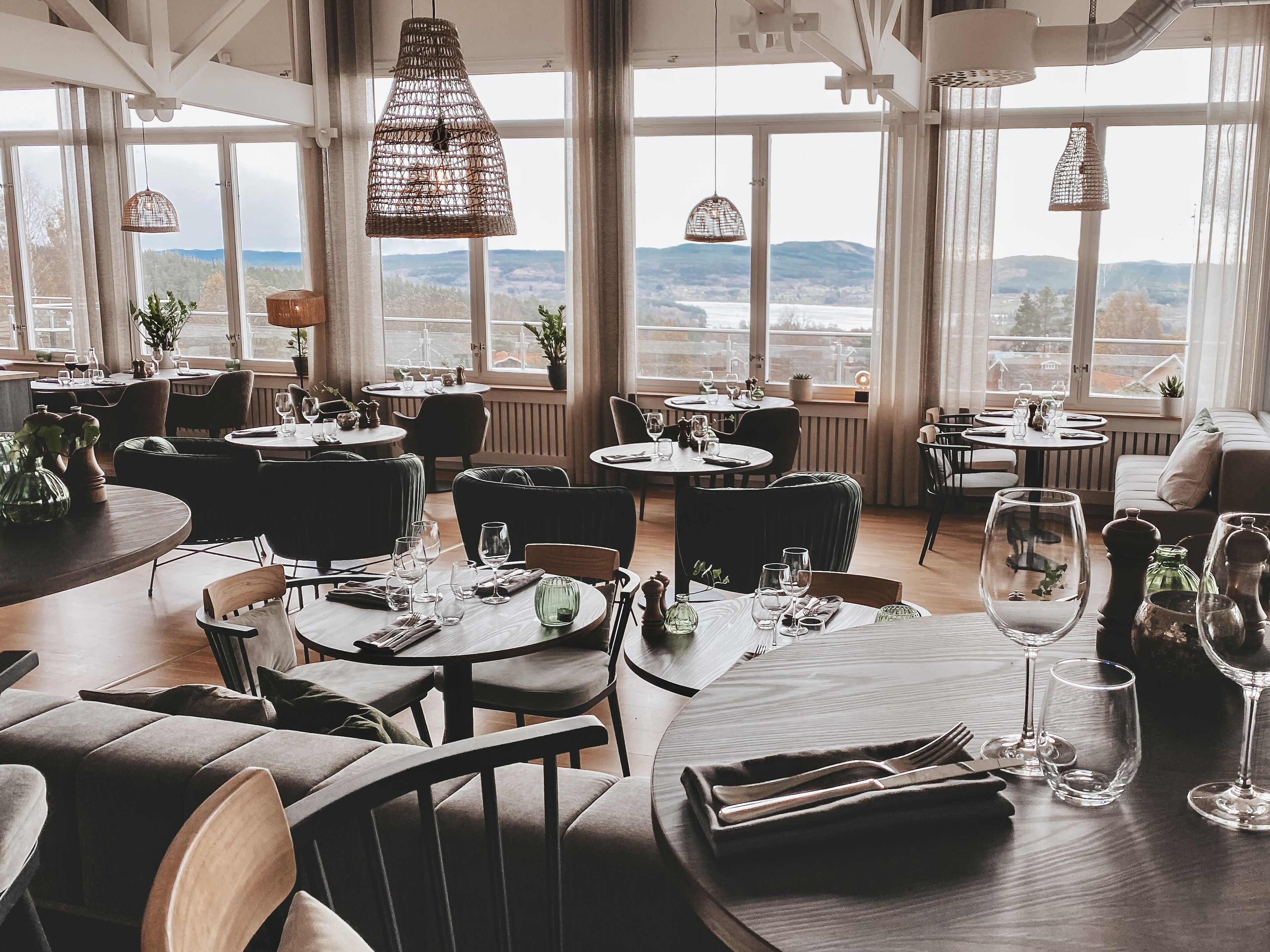 breakfast, lunch, dinner served; local and international cuisine