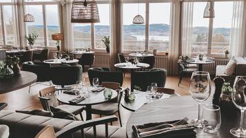 Frukost, lunch och middag serveras