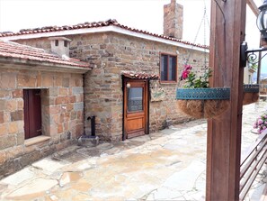 Vista frontal de la propiedad