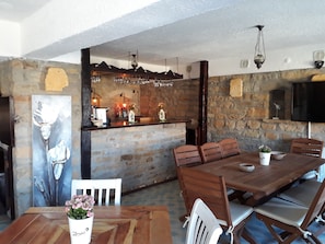 Bar (en la propiedad)